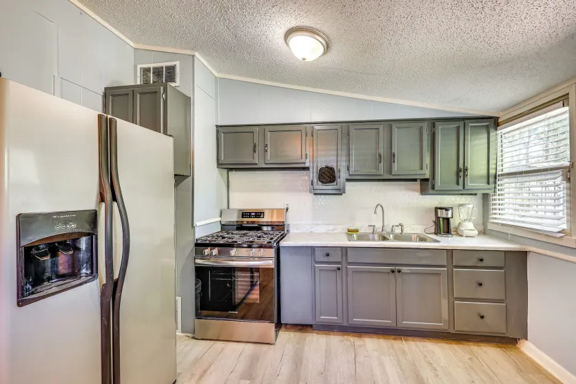 Hike, Golf & Fish: Pine Bluff Retreat - Intérieur