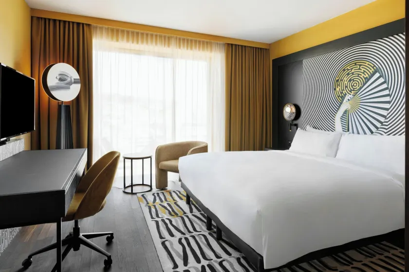 Renaissance Zurich Tower Hotel - Image 1