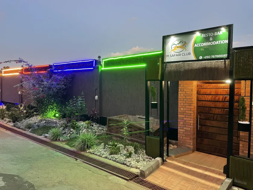 M Safari Club - Camera