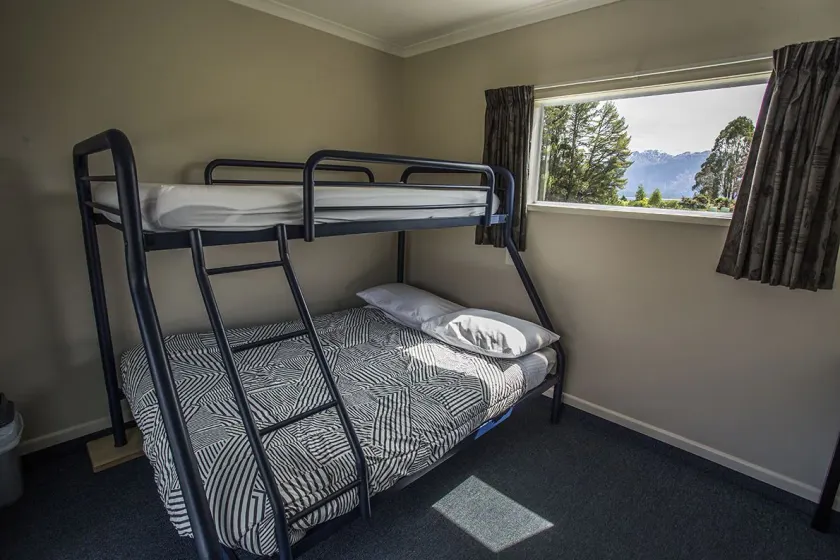 Fiordland Great Views Holiday Park - Habitación