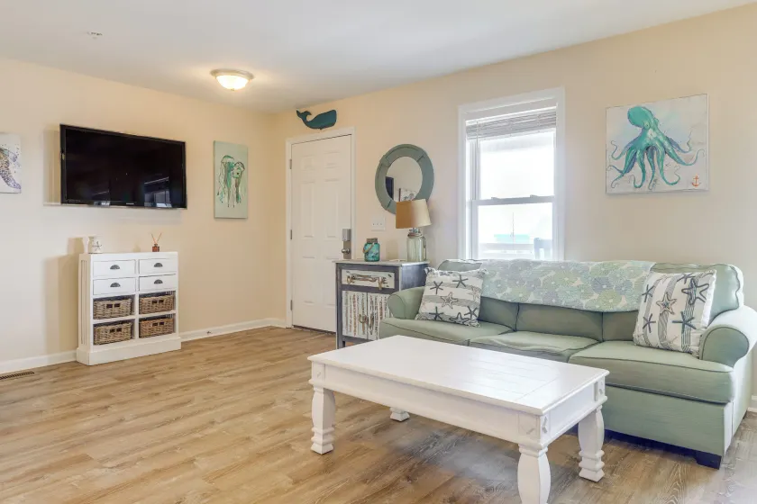Walk to Beach & Pier: Quiet Retreat in Surf City - Intérieur