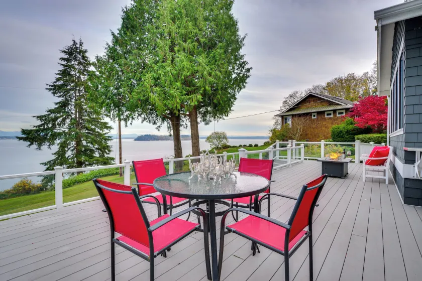 1/4 Mi to Beach: Family Home w/ Spacious Deck! - Image 1