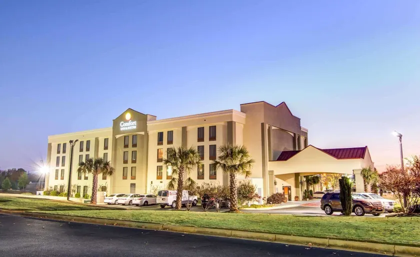 Comfort Inn & Suites Athens North - Image 1