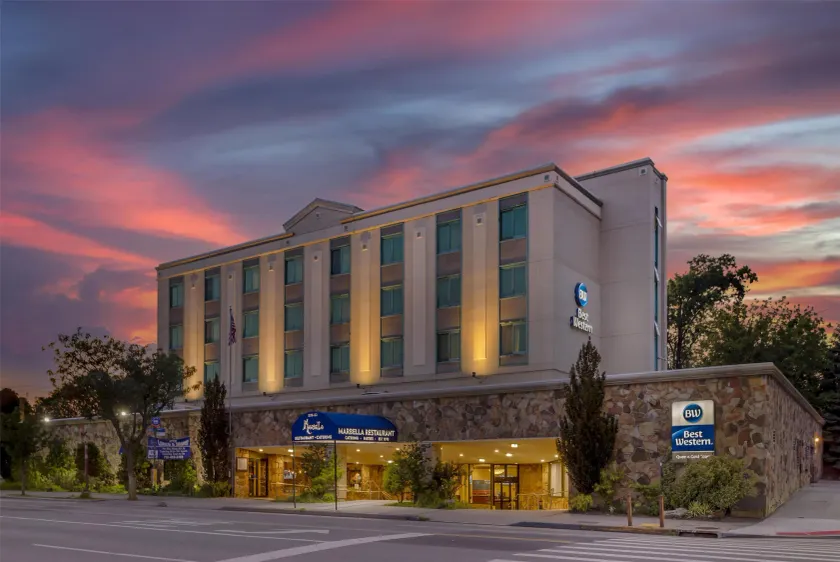 Best Western Queens Gold Coast - Image 1