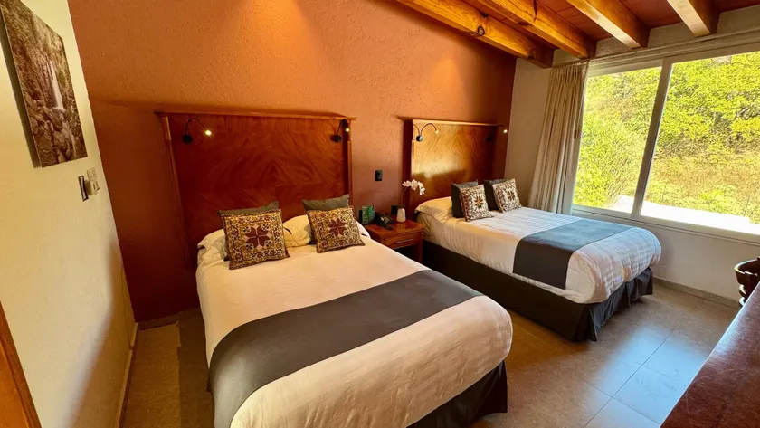 Anuies Business Hotel y Convenciones - Image 1