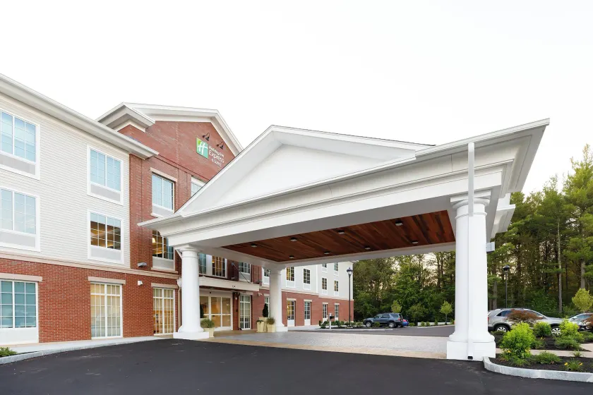 Holiday Inn Express & Suites - Sturbridge by IHG - Image 1