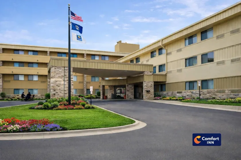 Comfort Inn Farmington Hills - Novi-Royal oaks-Southfield-Detroit Northwest - Image 1