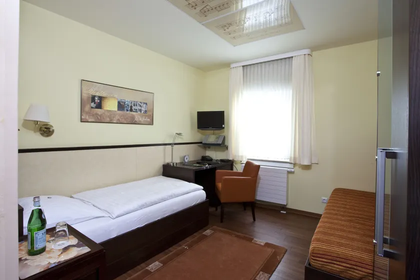 Hotel Am Braunen Hirsch - Image 1