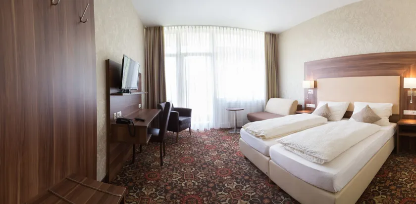 Vitalhotel König am Park - Image 1