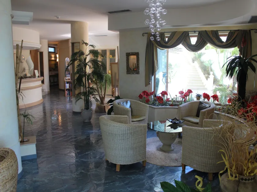 Blu Tropical Resort - Coin salon dans le hall