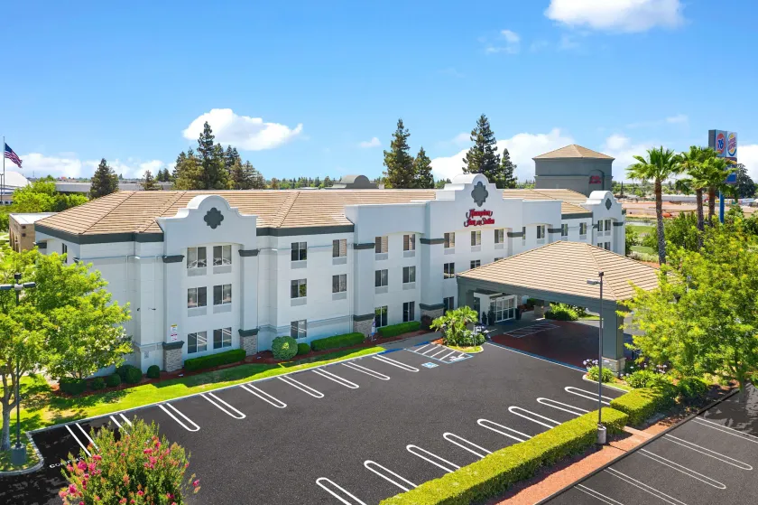 Hampton Inn & Suites Modesto-Salida - Image 1