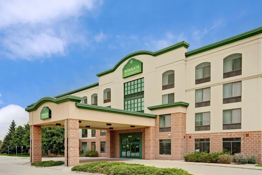 Wingate by Wyndham Fargo - Image 1