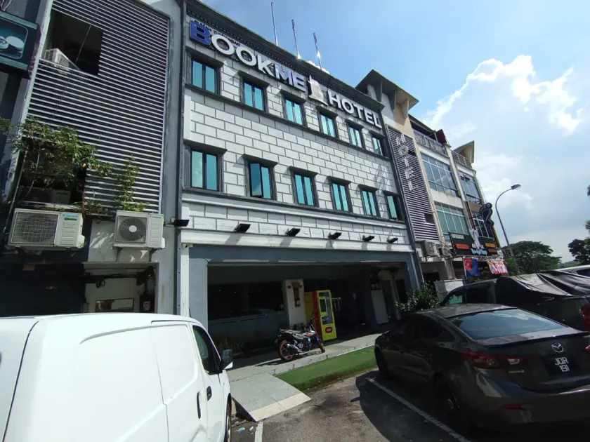 BOOKME HOTEL - Image 1