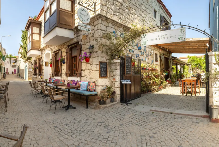 Flores Hotel Alaçatı - Image 1