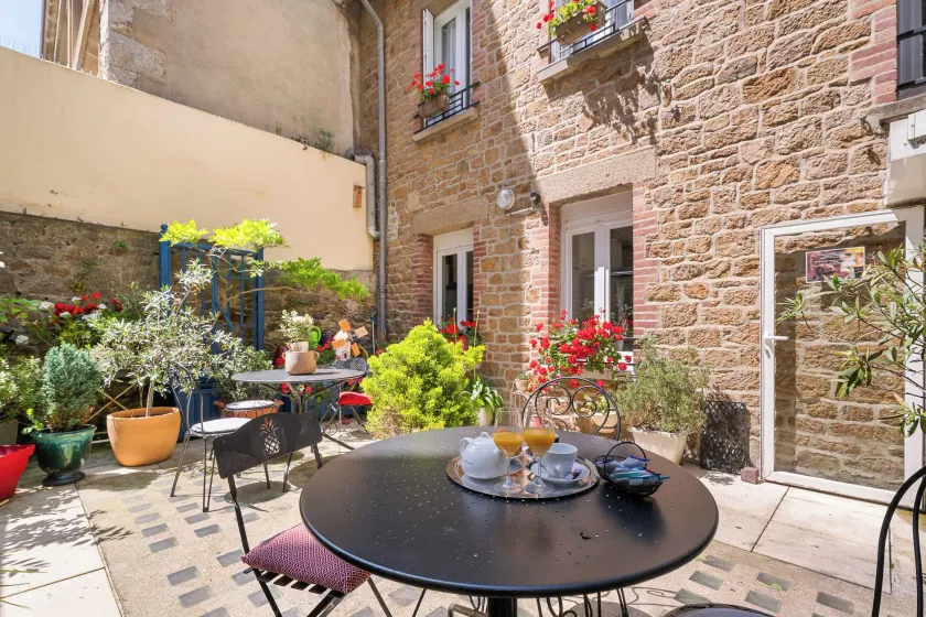 Hôtel Quic en Groigne - Image 1