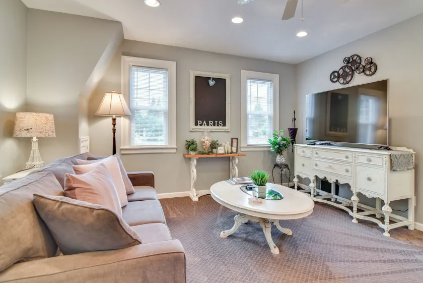 2 Mi to Bay Park: Milwaukie Getaway on 1 Acre! - Image 1