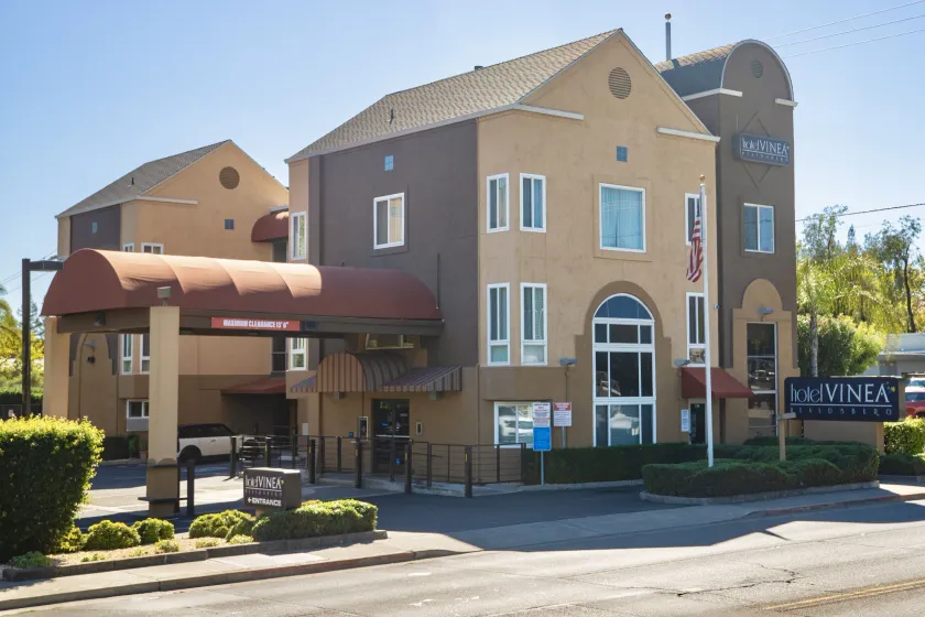 Hotel Vinea, a Travelodge by Wyndham - Image 1
