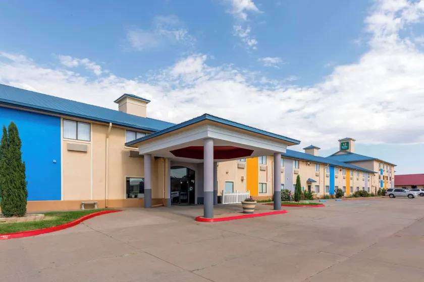 Quality Inn & Suites Wichita Falls I-44 - Image 1
