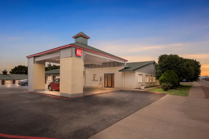 Econo Lodge Childress - Image 1