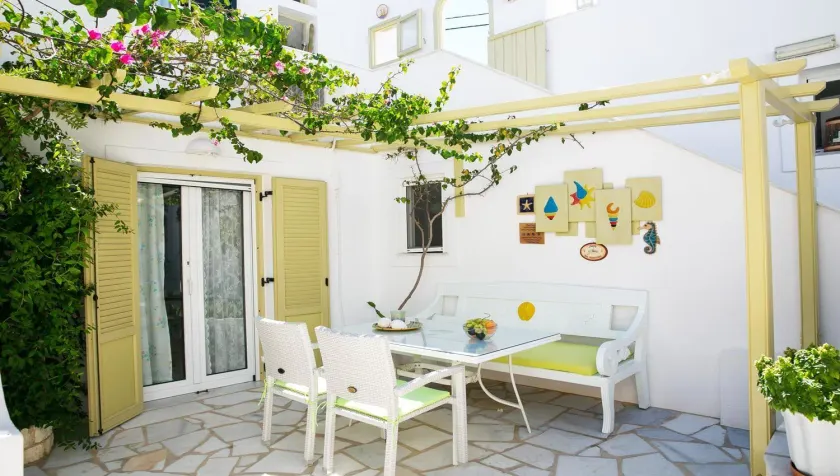 Leonardos Apartments - Image 1