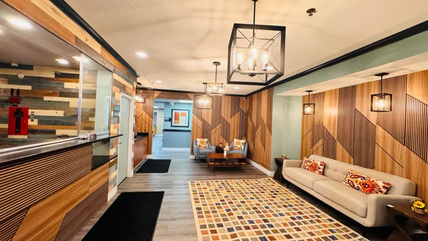 Blaine Town Inn & Suites - Image 1