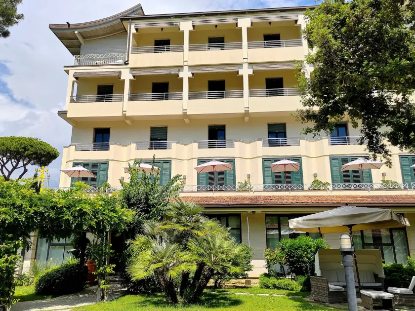 Hotel Acapulco - Image 1