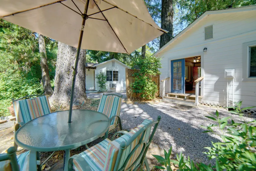 Golf, Hike, Sip Wine: Cobb Mountain Cabin w/ Patio - Image 1