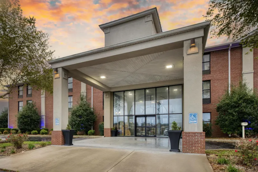 Best Western Lake Cumberland Inn - Image 1
