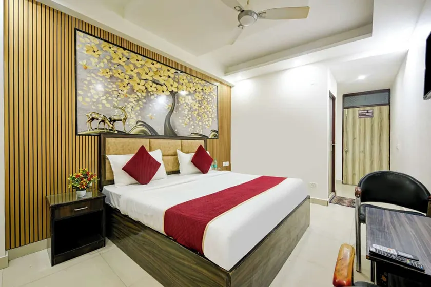 Hotel Lookout Stay Delhi IGI Airport - Image 1