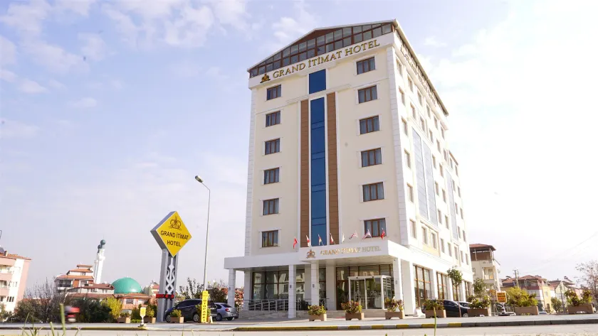 Grand İtimat Hotel - Image 1