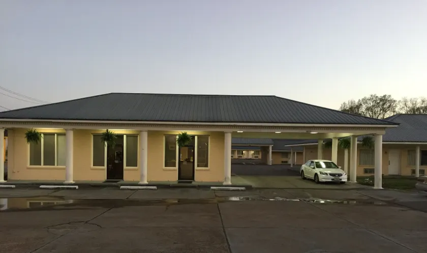 Stay Express Inn & Suites Demopolis - Image 1