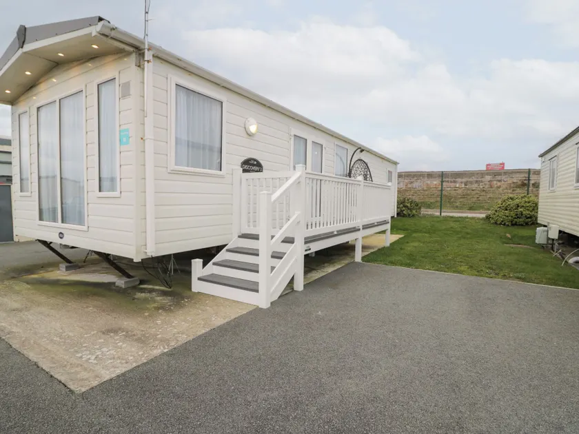 11, Beachfields - Image 1