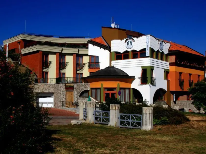 Sándor Hotel - Image 1