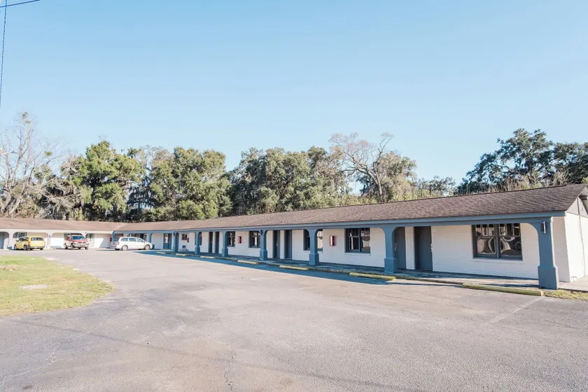 Thunderbird Motel - Image 1