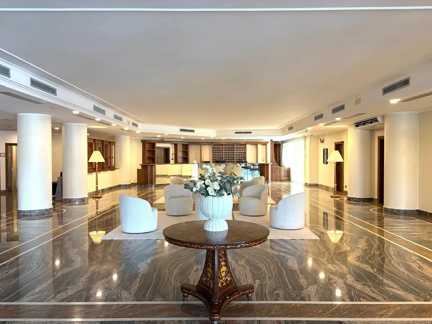 Naples Park Hotel - Image 1