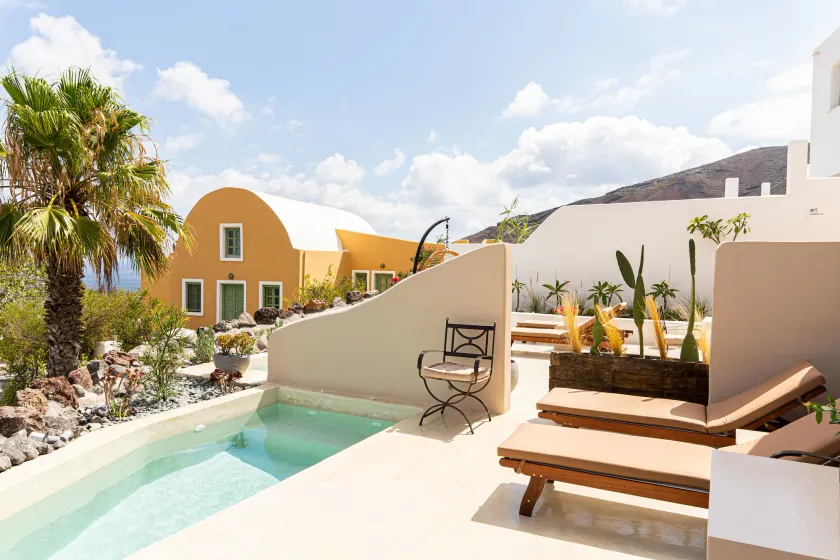 Pink Freud Villas Santorini - Image 1
