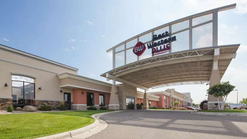 Best Western Plus Willmar - Image 1