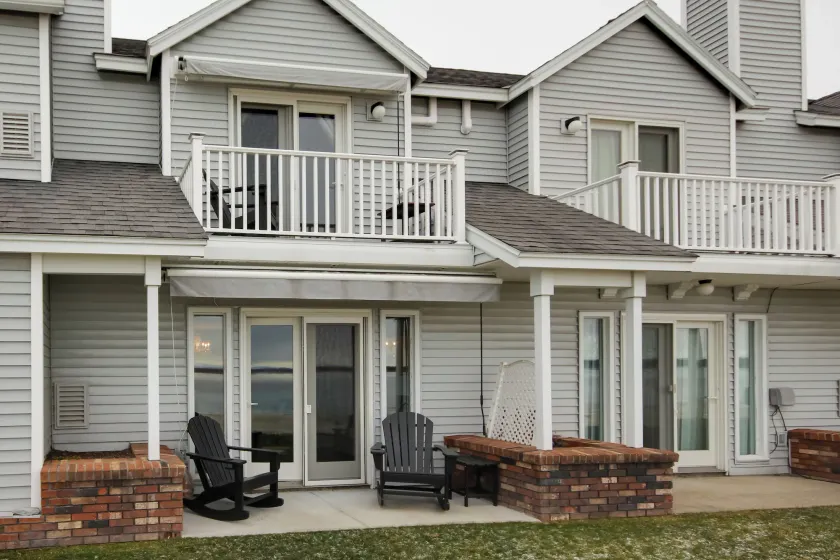 Stunning Views & Beach Access: Plattsburgh Getaway - Image 1