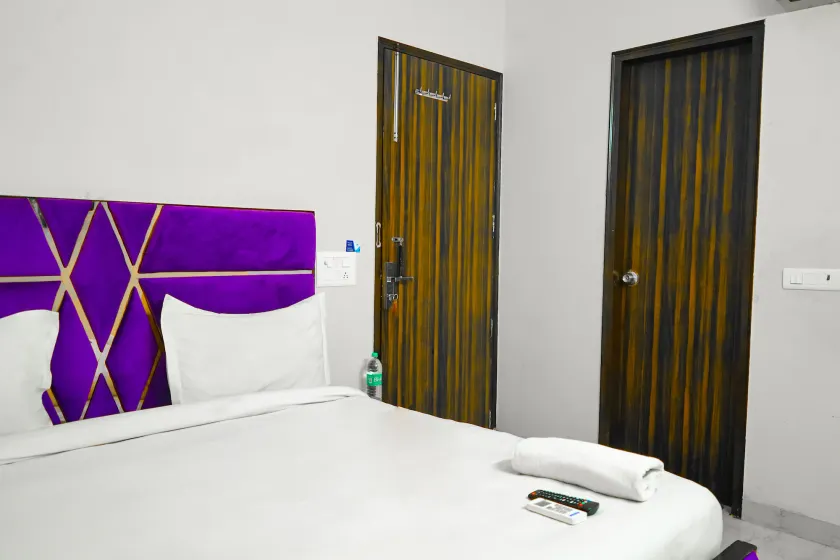 Roomshala 041 Hotel Sky Residency - Image 1