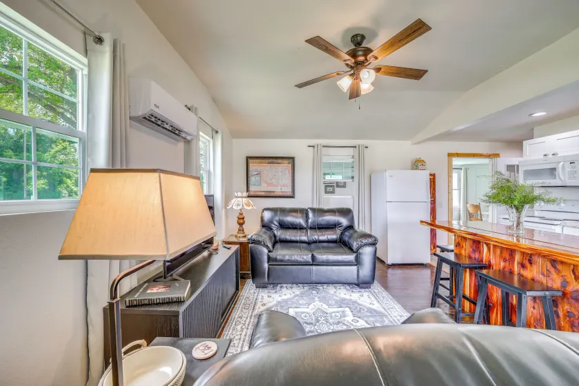 Recently Remodeled Route 66 Retreat! Claremore Gem - Image 1