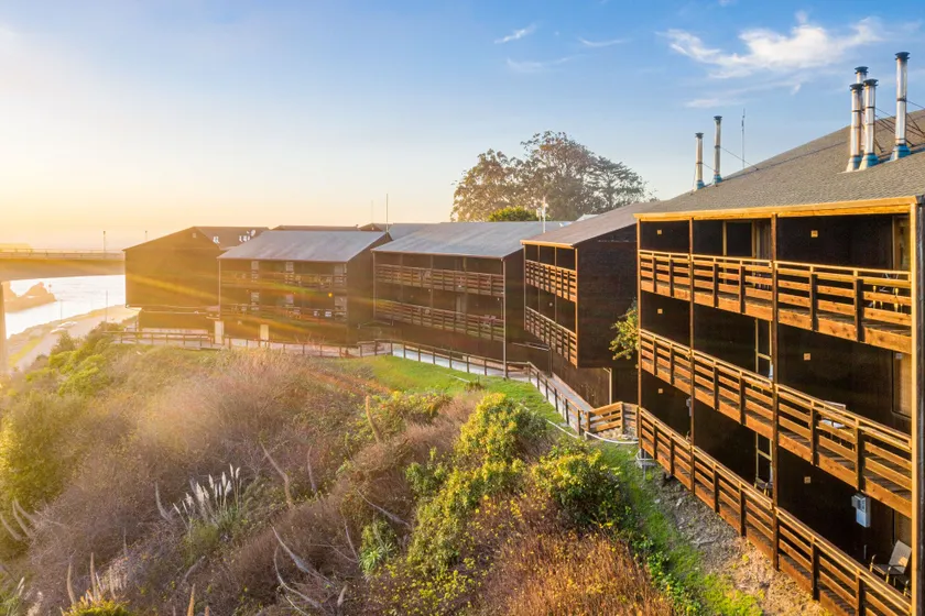 Harbor Lite Lodge - Image 1
