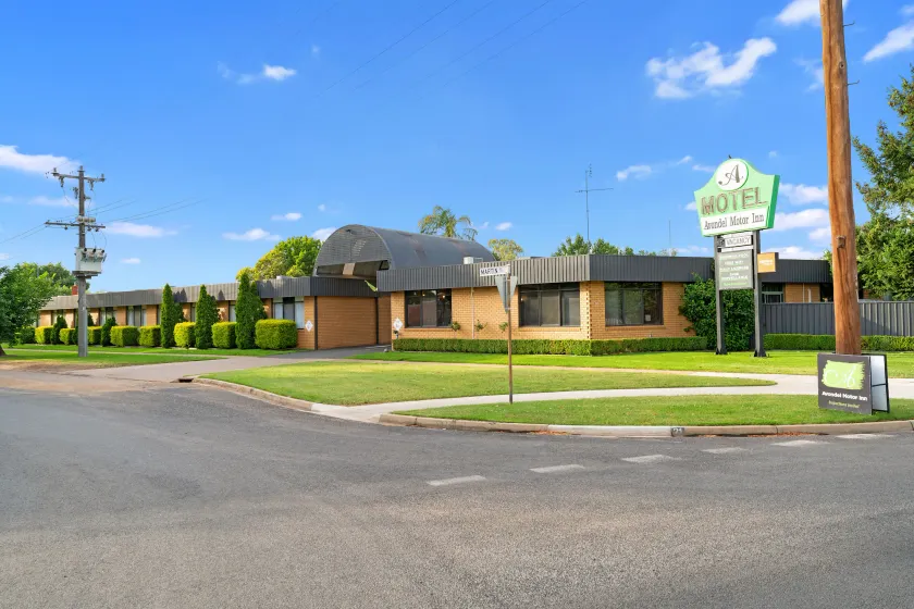 Avondel Motor Inn - Image 1