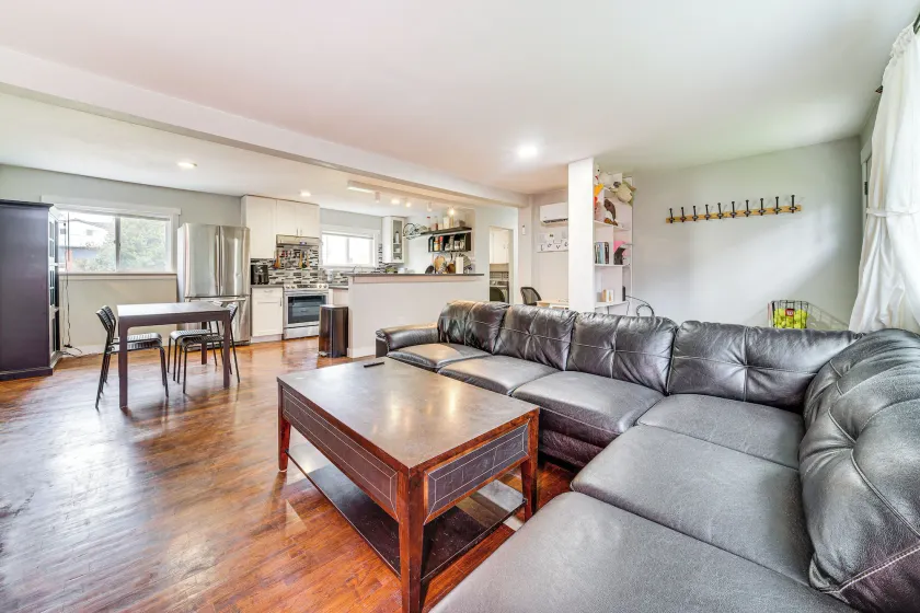 14 Mi to Dtwn Seattle: Sleek Home w/ Large Yard - Image 1