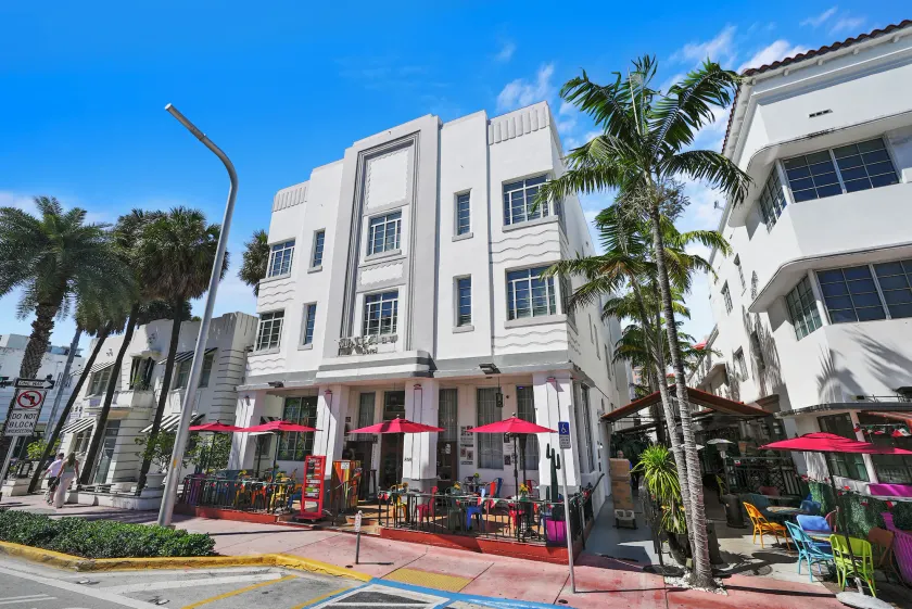 Whitelaw Hotel - Image 1