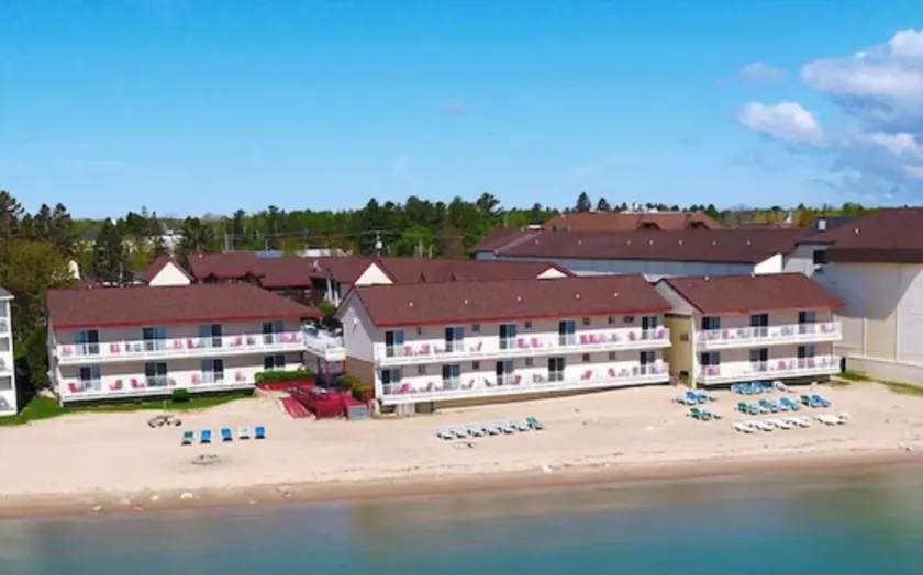 Super 8 Beachfront by Wyndham Mackinaw City, MI - Image 1