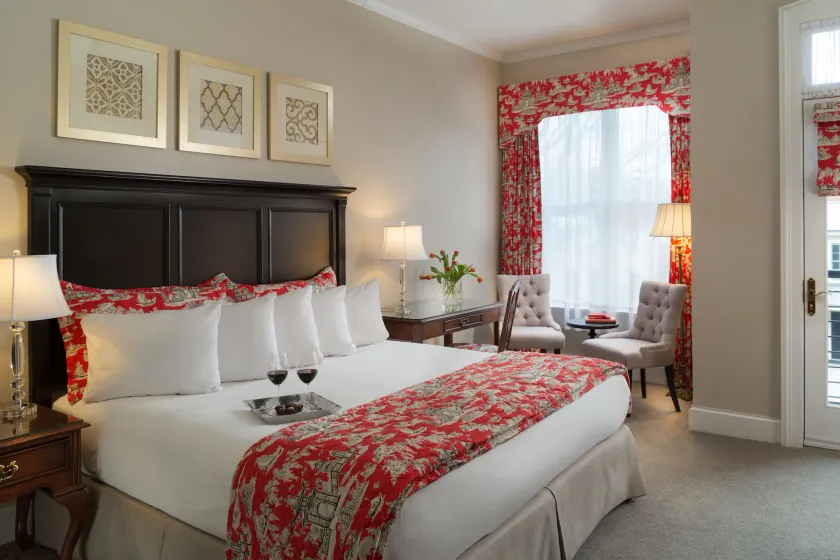 Saratoga Arms Hotel - Image 1