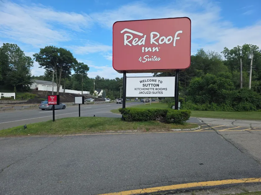 Red Roof Inn Sutton - Image 1