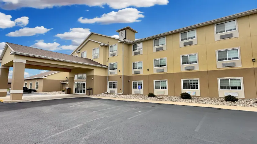 Estherville Hotel & Suites - Image 1