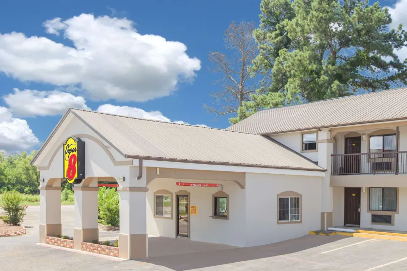 Super 8 by Wyndham Idabel - Image 1