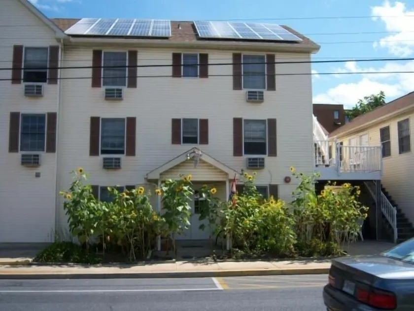 Summer Place Hotel - Image 1
